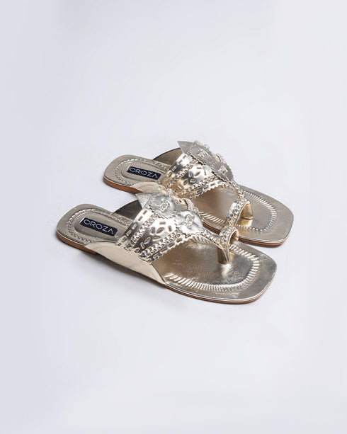 MEHNAZ Essential Kohlapuris